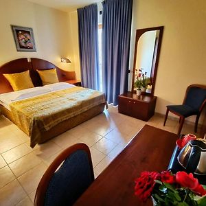 Deluxe Zimmer mit Kingsize-Bett